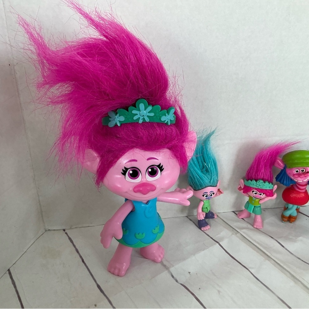 Hasbro 2019 Trolls POPPY TROLL Plastic Toy Figure And friends set of 4